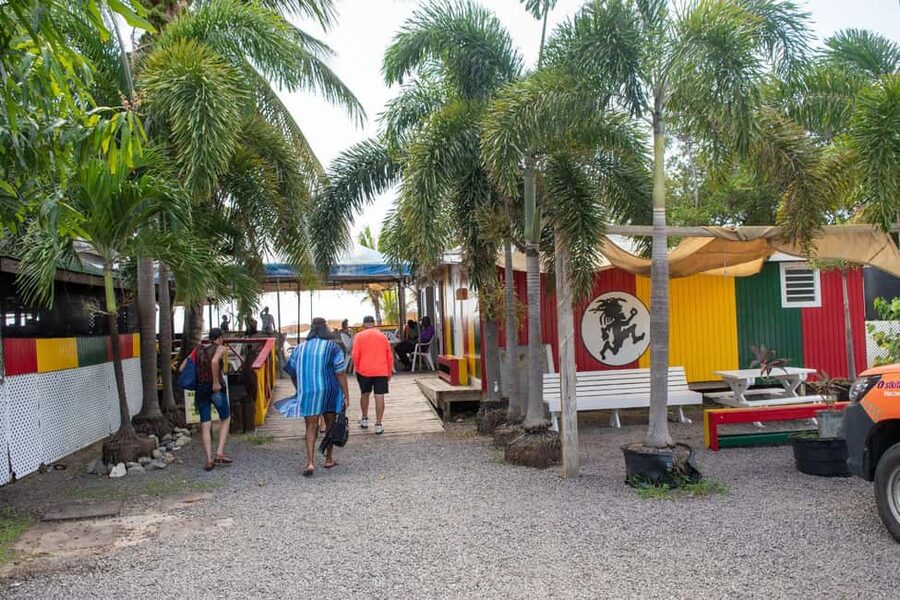Cockleshell: Beach Excursion, Snorkeling, and Scenic Views - Cockleshell Beach is built for a relaxed afternoon