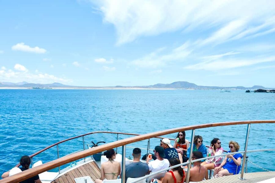 Corralejo: Snorkeling on Lobos Island & Return Ferry Ticket - El Puertito and the 10-minute coastal cruise