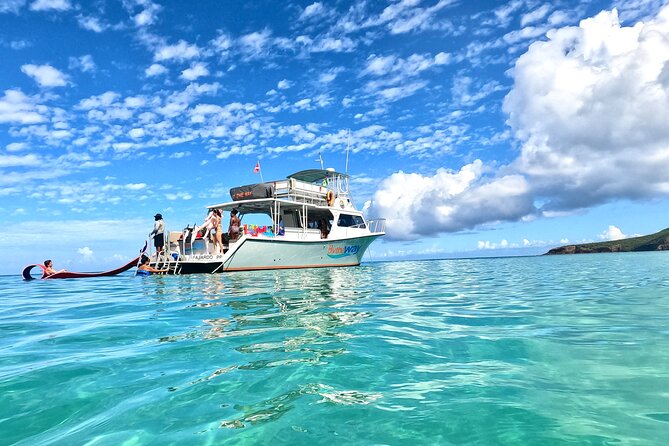 Culebra Power Boat Snorkeling & Beach Tour All Inclusive - A Newton powerboat across open water