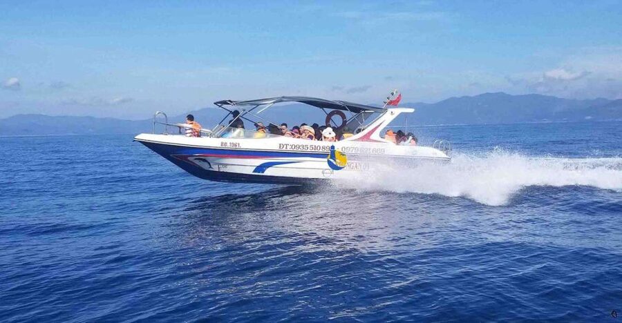 Da Nang/Hoi An: Cham Island Speedboat Tour with Snorkeling - Cua Dai Port and the fast crossing