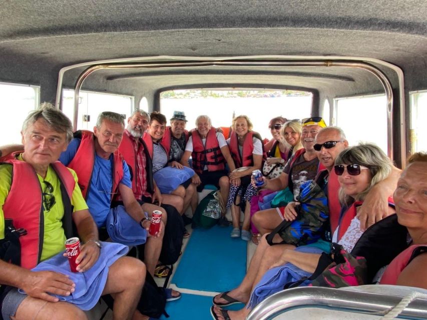 Da Nang/Hoi An: Cham Island Speedboat Tour with Snorkeling - Changing at the beach and heading into the water