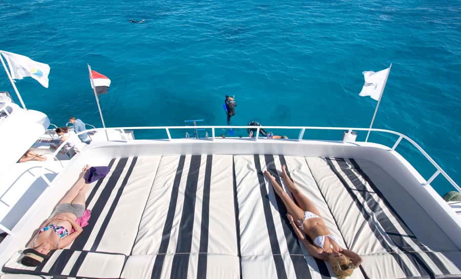 Dahab: luxury Snorkeling cruise with buffet lunch - Leaving Dahab for open Red Sea views