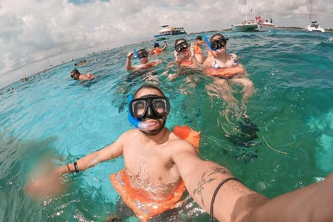 Deluxe Catamaran to Isla Mujeres, with Drinks, Snorkel & Buffet - Who will enjoy this day most