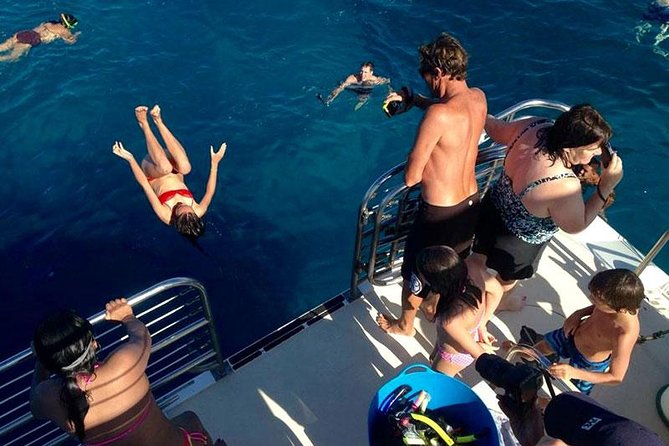 Deluxe Na Pali Morning Snorkel Tour on the Lucky Lady - What you see along the remote coast