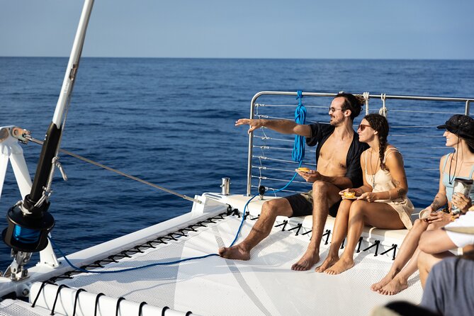 Deluxe Sail & Snorkel to the Captain Cook Monument - Breakfast, Coast Views, and Boat Time