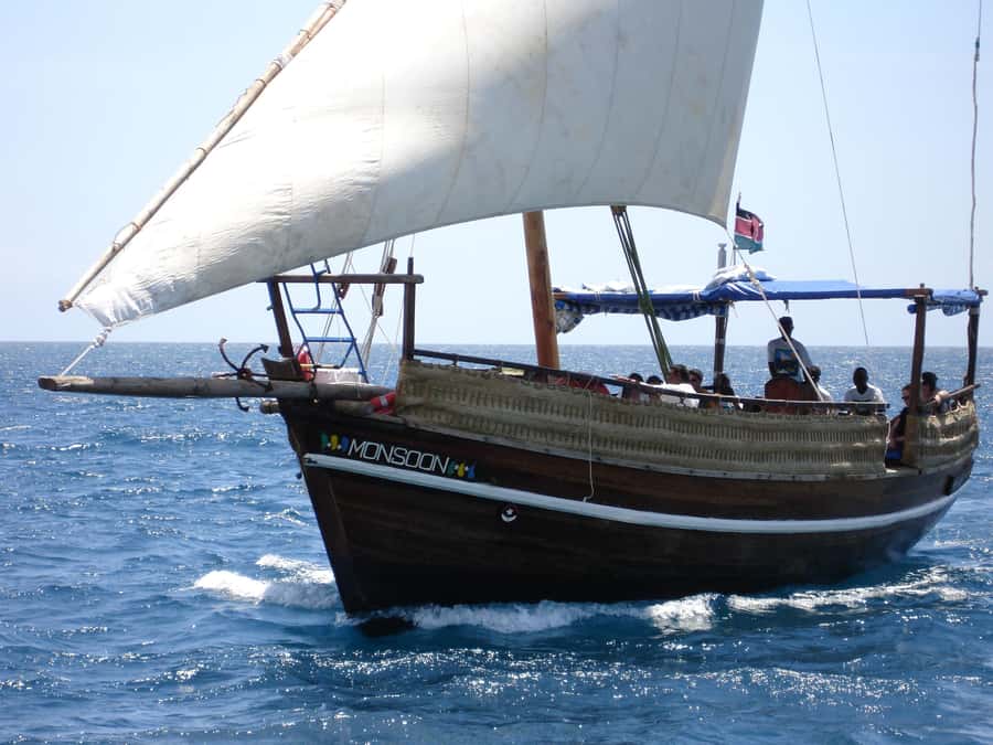 Diani Beach: Kisite Marine Park Dhow & Snorkeling with Lunch - Sailing a Traditional Dhow Toward Kisite