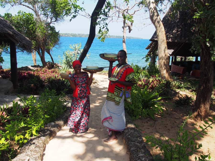 Diani Beach: Kisite Marine Park Dhow & Snorkeling with Lunch - Lunch Above Wasini Island