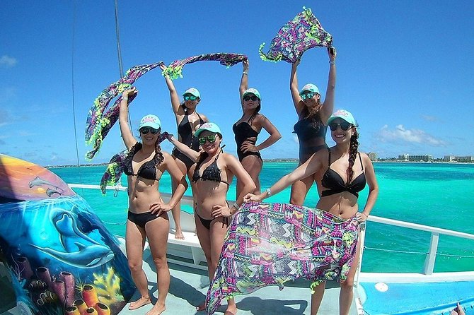 Dolphin Catamaran Snorkel and Sail with Open Bar - Why this three-hour cruise works well