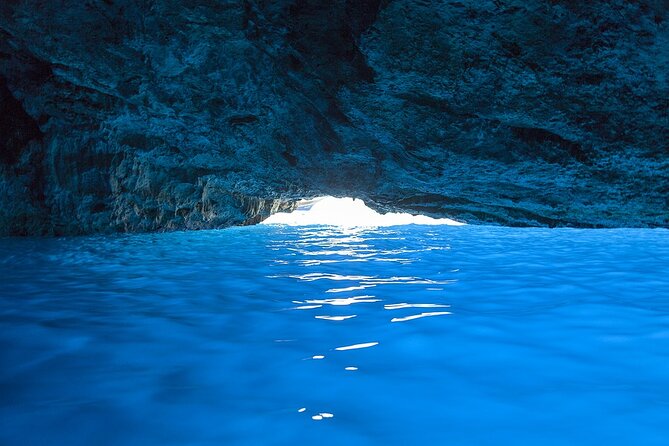 Dolphin, Sea Cave, Captain Cook, Kealakekua Bay Reef Snorkeling - Why the Zodiac ride changes the whole outing