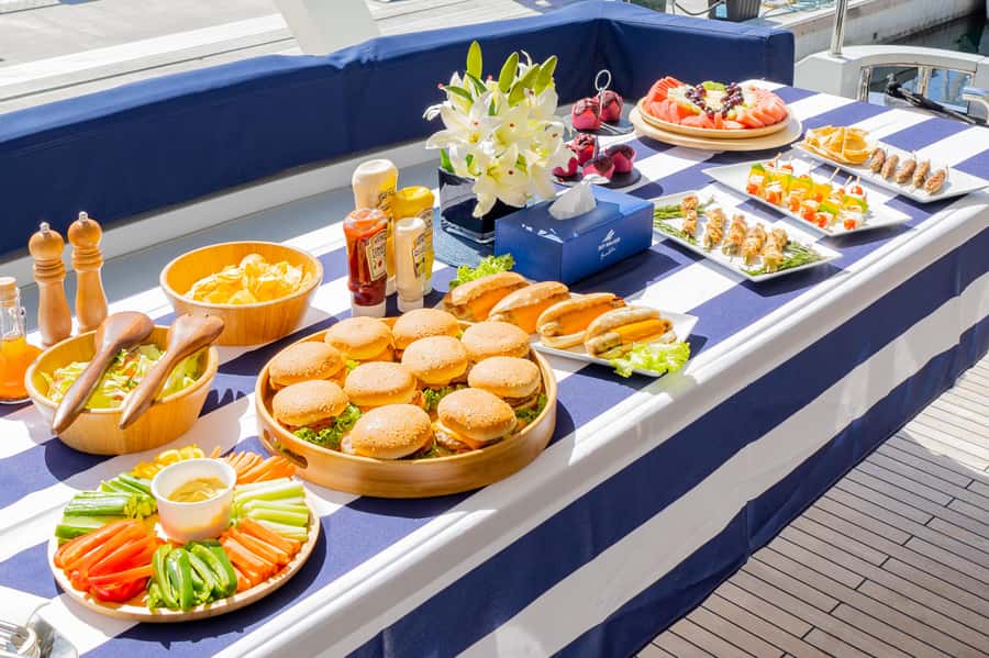 Dubai: Yacht Cruise with Swimming, Snorkeling and BBQ Lunch - Snorkeling: keep your expectations modest