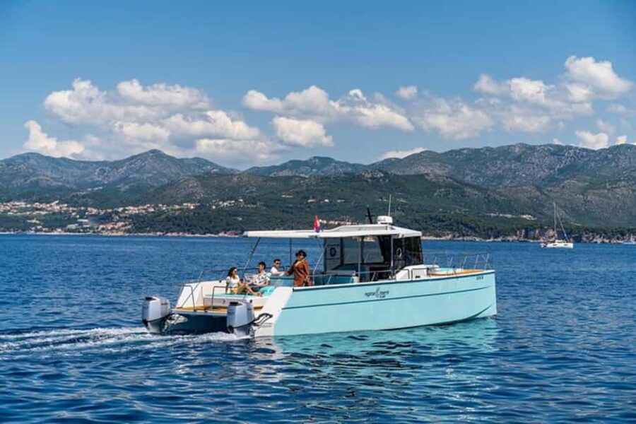 Dubrovnik: Blue Cave Catamaran Tour with Drinks and Snorkel - Boarding in Dubrovnik and settling onto the boat