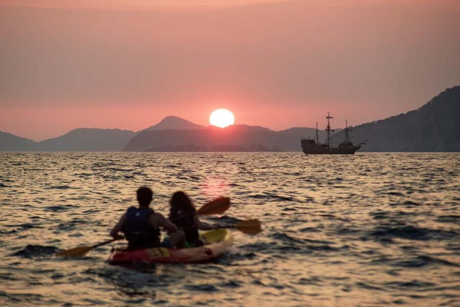 Dubrovnik: Sunset Kayaking and Snorkeling Tour - Why Dubrovnik looks different from a kayak