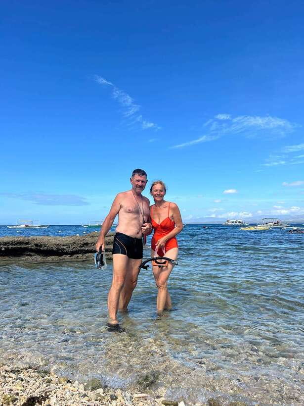 Dumaguete Apo Island Snorkel with turtle Tour - Guides, photographs, and how the day feels