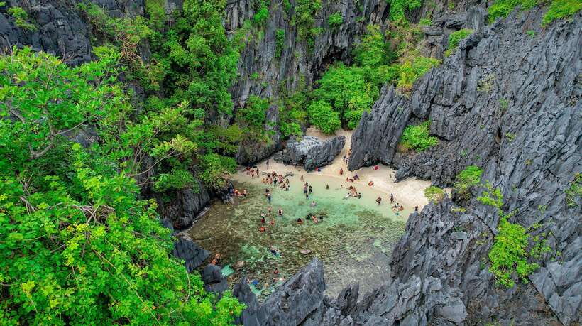El Nido: Island Hopping and Snorkeling Private Boat Tour C - Helicopter Island sets the snorkeling standard