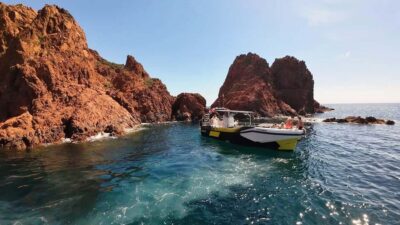 Fréjus: Sea and Creeks Boat Tour with Snorkeling and Drinks