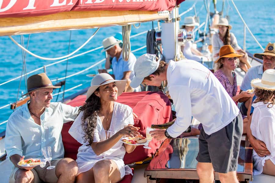 From Airlie Beach: Hook Island Cultural Tour, Sail & Snorkel - Hook Island snorkeling for about 40 minutes
