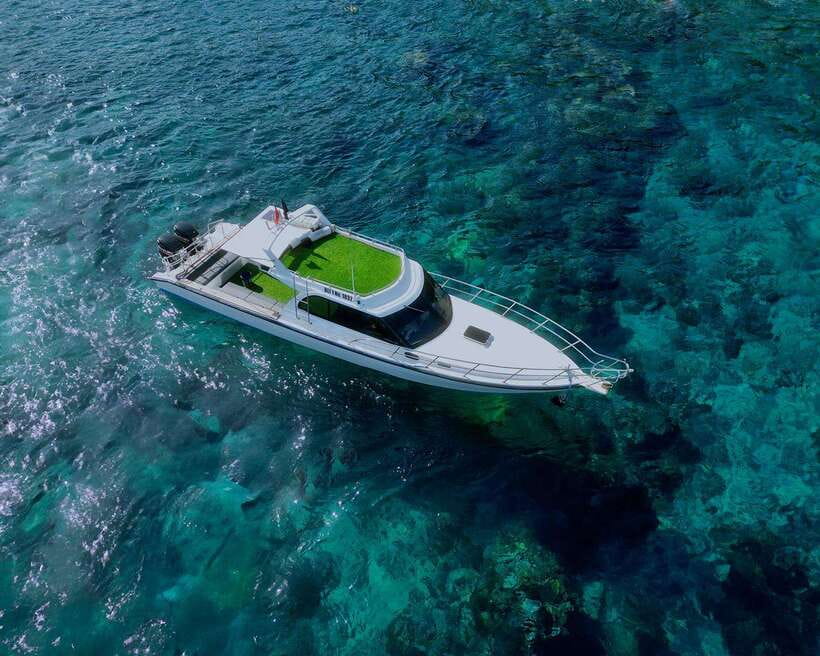 From Bali: Nusa Penida Private Snorkeling Tour with Lunch - Lunch beside an infinity pool