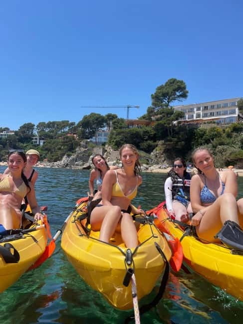 From Barcelona: Costa Brava Kayak & Snorkel Tour with Picnic - Getting set up at Platja d’Aro