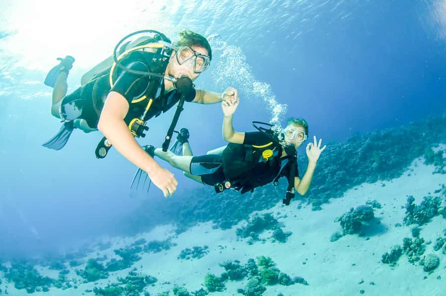 From Dubai: Fujairah Scuba Dive and Snorkeling - Getting Kitted Out Before the Boat Leaves