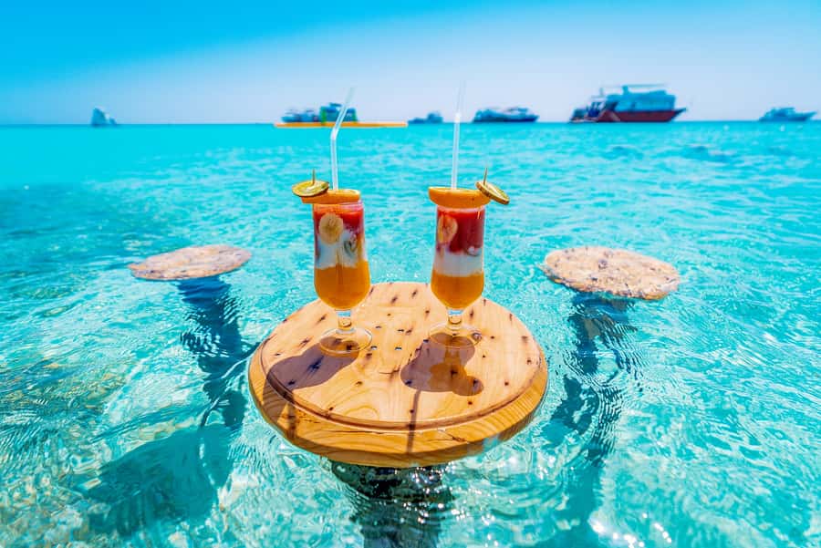 From Hurghada: Paradise Island Snorkeling Cruise with Lunch - Choosing between the yacht and speedboat