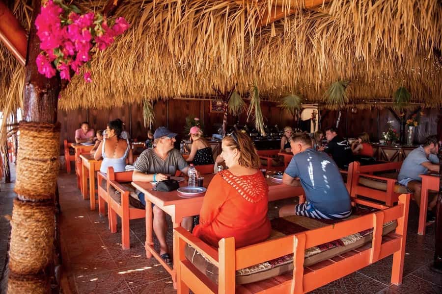 From Hurghada: Paradise Island Snorkeling Cruise with Lunch - Beach time, water sports, and the short massage