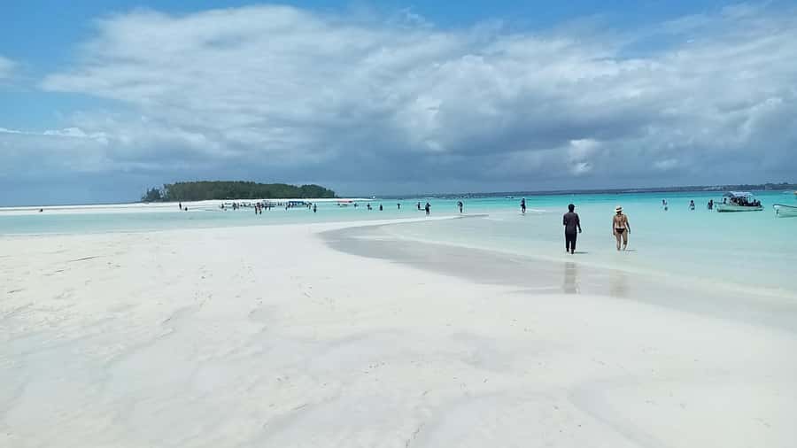 From Kendwa: Mnemba Boat Trip and Dolphin Snorkel Adventure - The disappearing sandbank and its tide clock