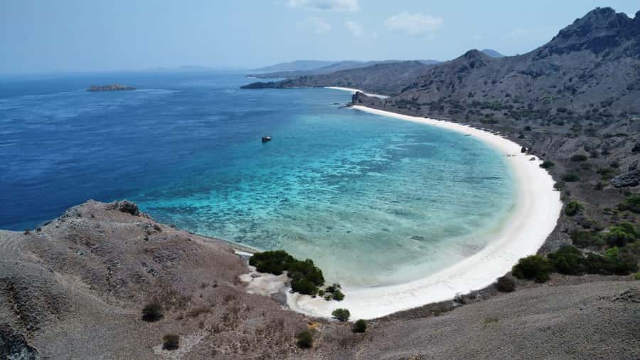 From Labuan Bajo Explore komodo island & Snorkeling - What the $109 price really covers