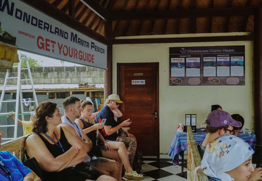 From Lembongan: Manta Point Snorkeling & West Penida Tour - Lunch is a useful pause, not a culinary feature