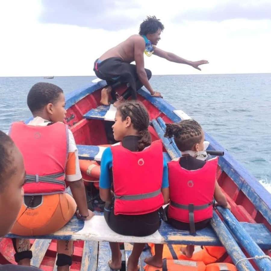 From Mindelo: Snorkel and Swim with Sea Turtles - Meeting the turtles at São Pedro beach