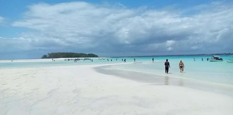 FROM NUNGWI; MNEMBA SNORKELING AND DOLPHIN TOUR - Returning to Nungwi by boat