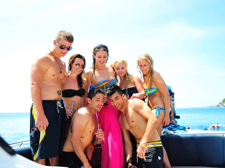 From Samui: Koh Tao and Nangyuan Snorkeling Tour Day Trip - Crowds, comfort, and environmental concerns