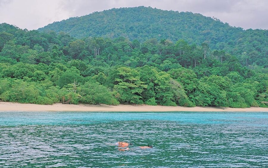 Full-Day Koh Lipe 5 points Snorkeling (East Zone) with Lunch - Ao Mae Mai at 2:00 p.m.: The quieter reef stop