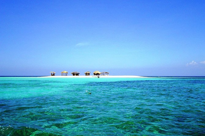 Full-Day Tour to Punta Rucia and Cayo Arena with Snorkeling - The speedboat ride from Playa Ensenada