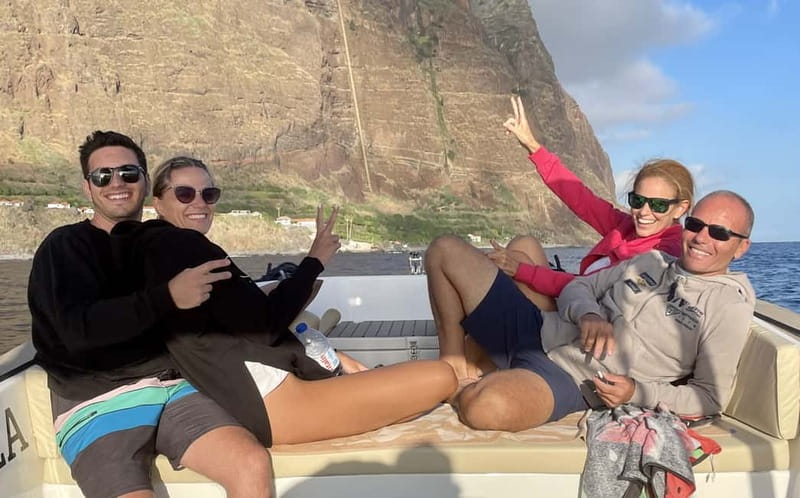 Funchal: Private Boat Tour w/Snorkel & Paddle up 11 people - Passing Cabo Girão Cliff by boat