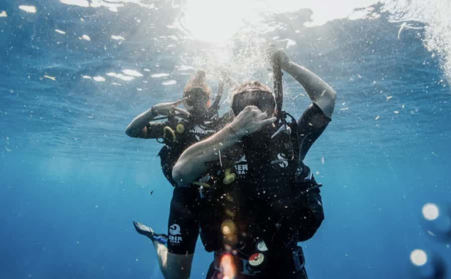 Gili Islands: Private Snorkeling Boat Tour with Local Guide - What the guides add to the day