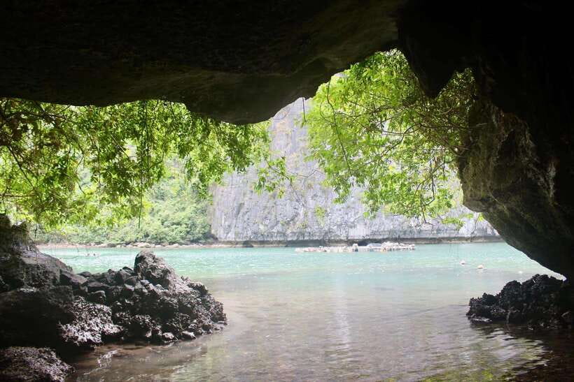 Half day Lan Ha Bay excursion ( 4 hours ): Kayaking, Snorkel - Why Lan Ha Bay feels different from Ha Long Bay