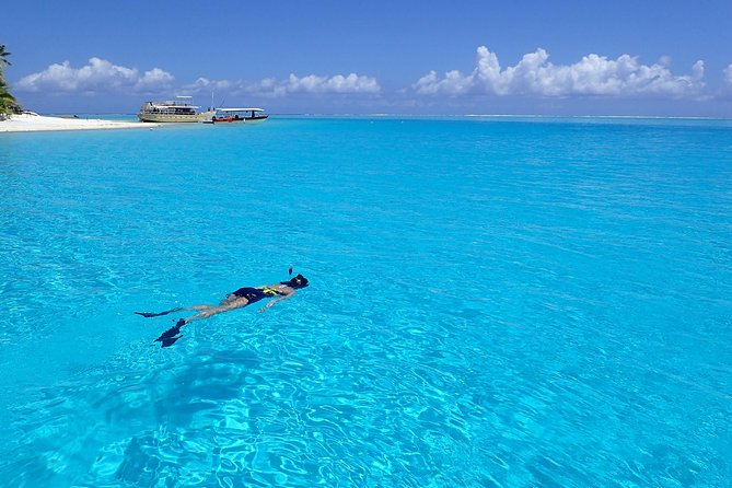 Half day Snorkeling Shared Boat Tour in Bora Bora - Why the seven-person limit matters