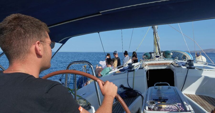 Heraklion: Sunset Sailing Cruise Dia Island with Snorkeling - How busy does the catamaran feel?