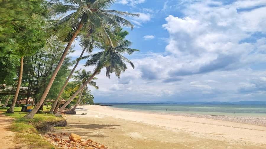 Hua Hin: Koh Talu Snorkeling with Lunch for 2 or More People - Thai lunch on the island