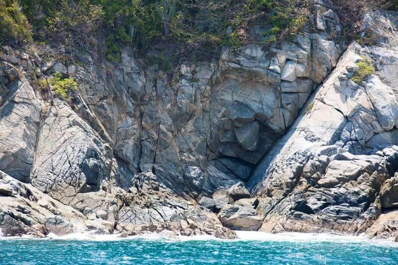 Huatulco: Bays Boat Tour with Snorkeling and Hotel Pickup - What the $38 price really covers
