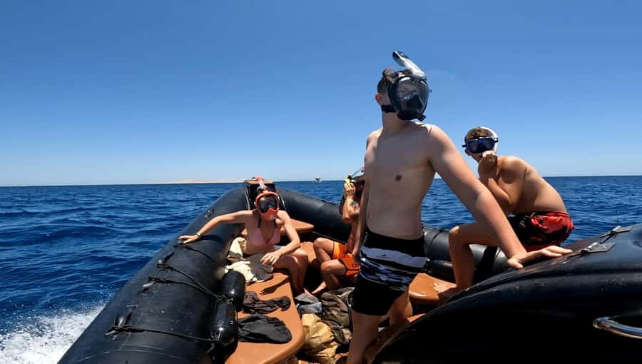 Hurghada: 3-Island Speedboat, Dolphin Watching & Snorkeling - The first run toward Giftun and the dolphin search