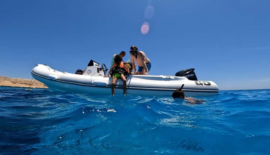 Hurghada: 4 Island Hopping Tour Dolphin, Snorkeling & Lunch - A fast boat and a full Red Sea day