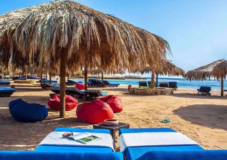 Hurghada: Full-Day Snorkeling Tour in Sharm El Naga w/Lunch - Snorkeling over coral and fish