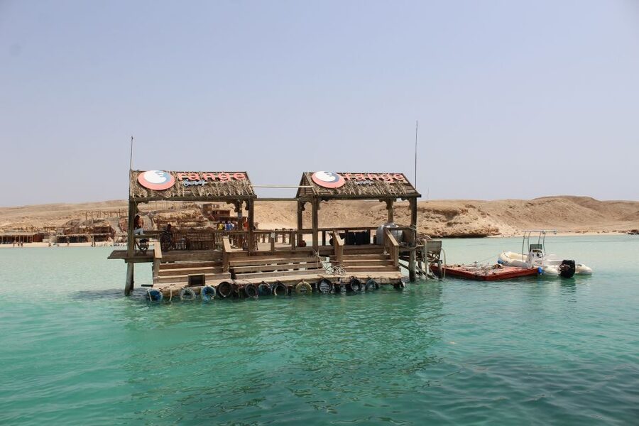 Hurghada: Orange Bay Snorkeling with Lunch & Optional Diving - Choosing between yacht and speedboat