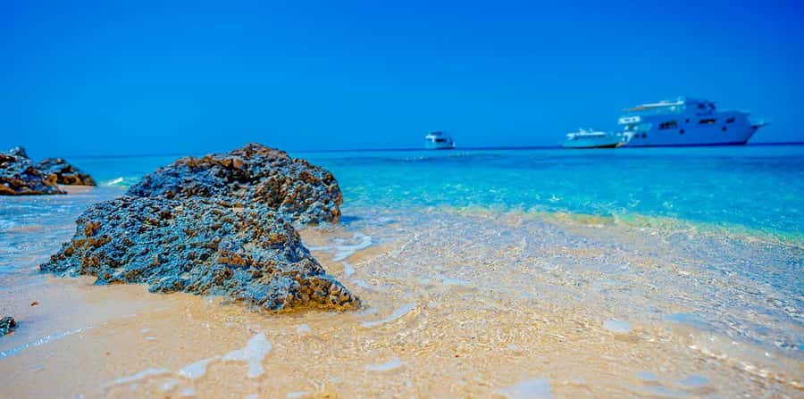 Hurghada: Paradise Island Yacht Cruise, Lunch & Snorkeling - What to bring and what to leave behind