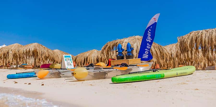 Hurghada: Paradise Island Yacht Cruise, Lunch & Snorkeling - How the guides shape the day