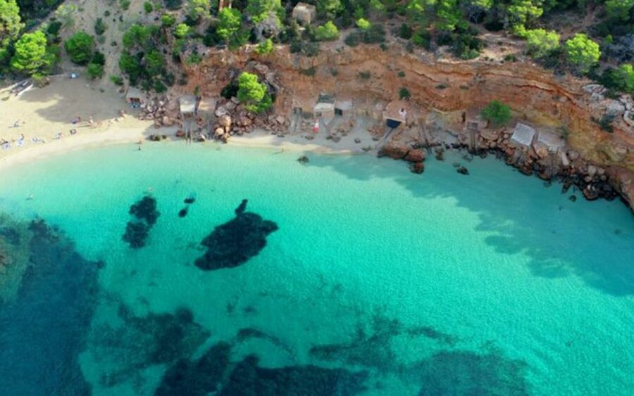 Ibiza: Cala Salada & North Cruise with Drinks & Snorkeling - Cala Salada and Cala Saladeta, your long beach break