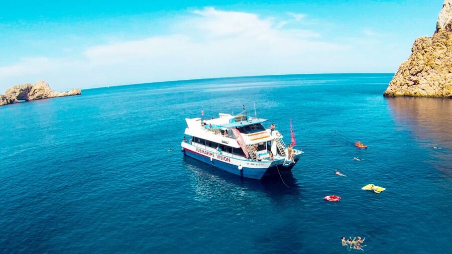 Ibiza: Cala Salada & North Cruise with Drinks & Snorkeling - Comfort, crowds, and the family question