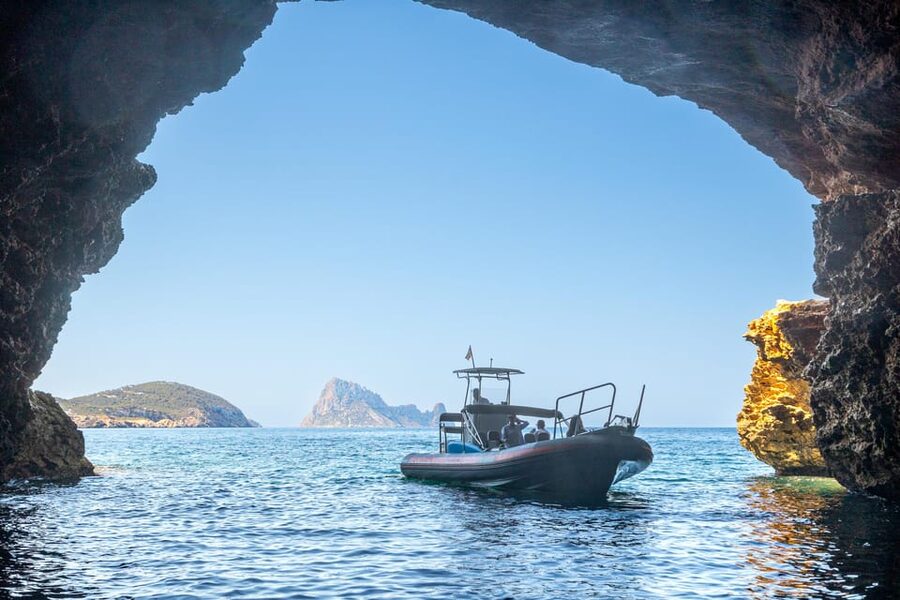 Ibiza: SpeedBoat trip to Atlantis & Es Vedra Snorkel+Paddle - Key points at a glance