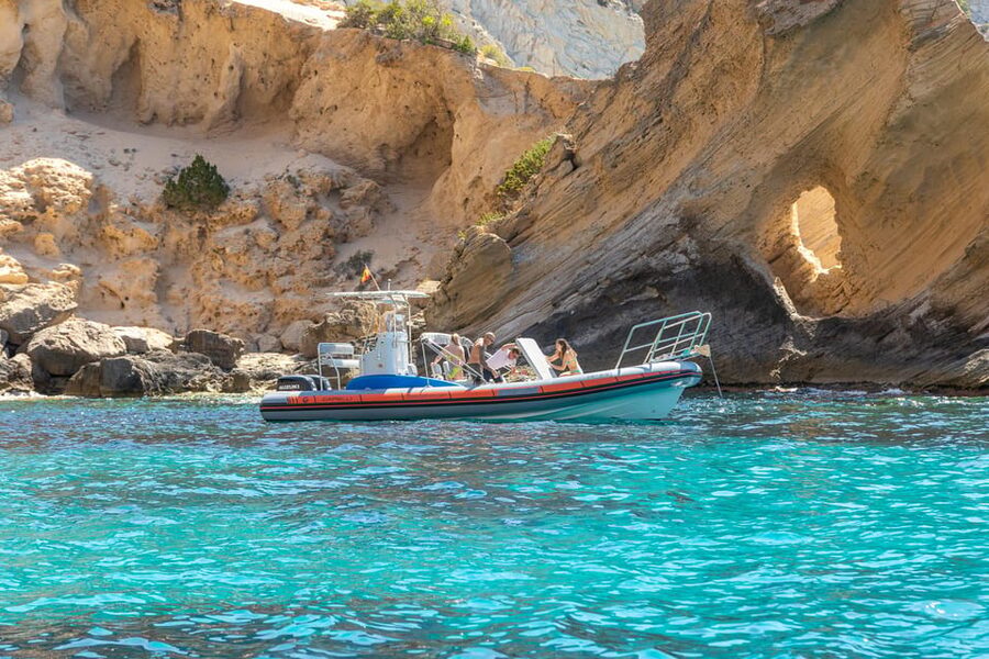 Ibiza: SpeedBoat trip to Atlantis & Es Vedra Snorkel+Paddle - The skipper and the feel of the outing